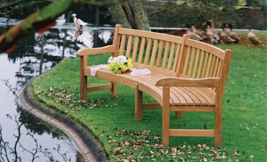 Evaluating the True Longevity and Environmental Impact of Responsibly Sourced Garden Benches